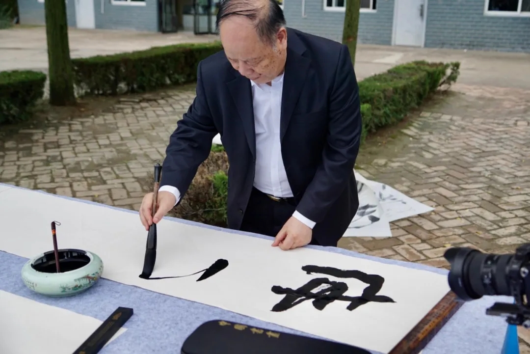 1634086805688057.jpg 640.webp (12).jpg